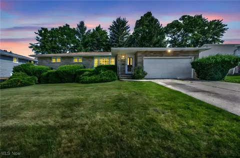 4276 Sarasota Dr, Parma, OH 44134