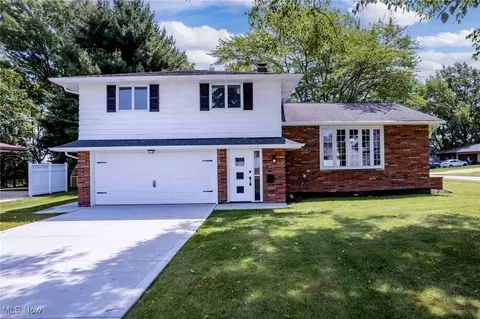 1303 E Dartmoor Ave, Seven Hills, OH 44131