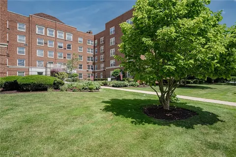 19201 Van Aken Blvd #211, Shaker Heights, OH 44122