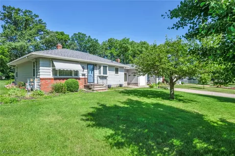 154 Walnut Dr, Amherst, OH 44001