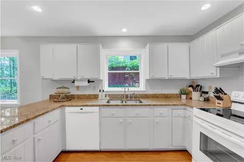 Kitchen - 820 Old Spring Rd, Copley, OH 44321 photo 2 of 4