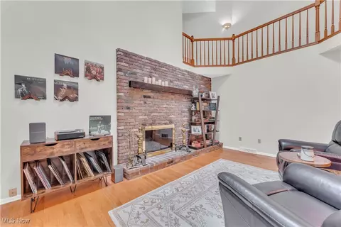 Living - 820 Old Spring Rd, Copley, OH 44321 photo 3 of 7