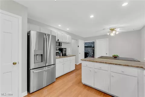 Kitchen - 820 Old Spring Rd, Copley, OH 44321 photo 3 of 4