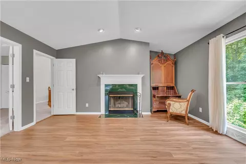Living - 820 Old Spring Rd, Copley, OH 44321 photo 4 of 7