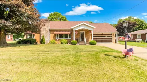 5157 Alliance Rd NW, Malvern, OH 44644