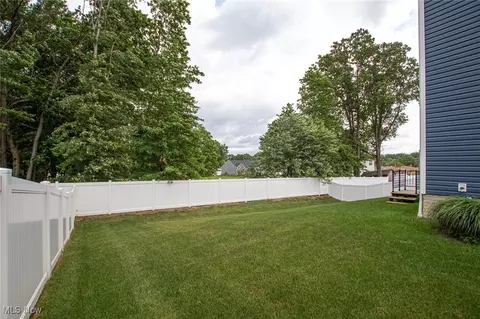 1794 Mason Dr, Parma, OH 44134 photo 4