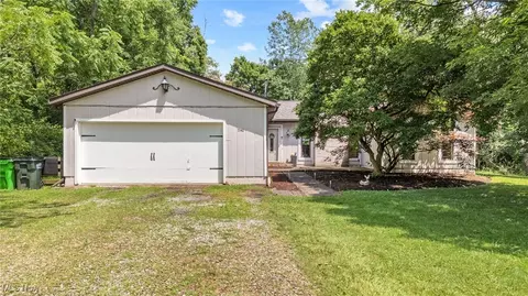 7140 Hunter Dr, Chippewa Lake, OH 44215