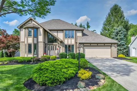 19544 Echo Dr, Strongsville, OH 44149