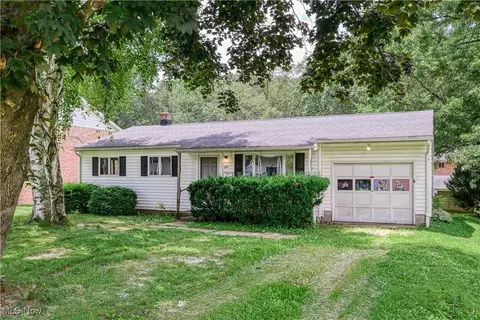 476 Laurel Dr, Kent, OH 44240