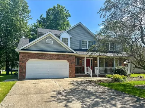 132 Beechwood Dr, Cortland, OH 44410