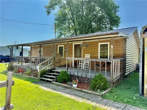 2917 Wells Lock Rd, Elizabeth, WV 26143