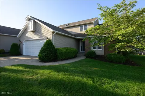 596 Glenmere Pl, Barberton, OH 44203