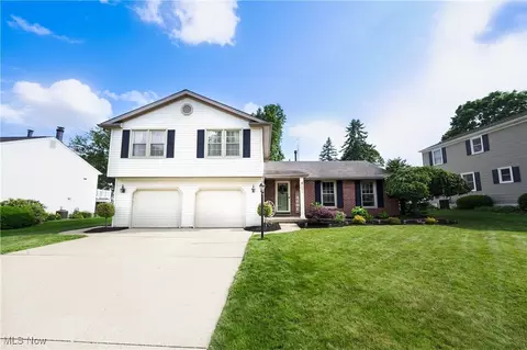 7995 Woodrush Dr NW, North Canton, OH 44720