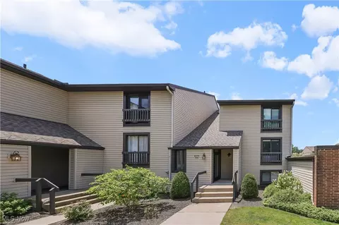 6270 Greenwood Pkwy #502, Sagamore Hills, OH 44067