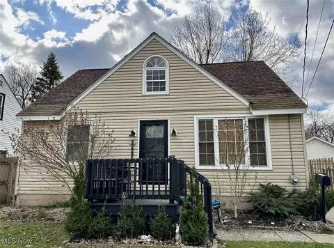 1228 Crescent Dr, Painesville, OH 44077