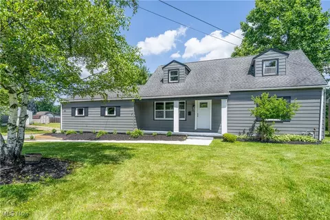 3129 Susan Cir, Youngstown, OH 44511