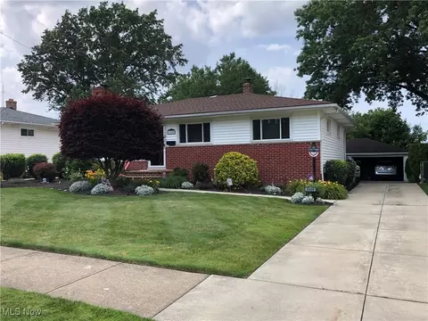 3288 Augustine Dr, Parma, OH 44134