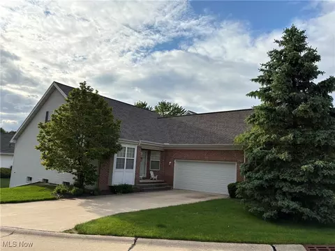 704 Elmwood Pt, Aurora, OH 44202