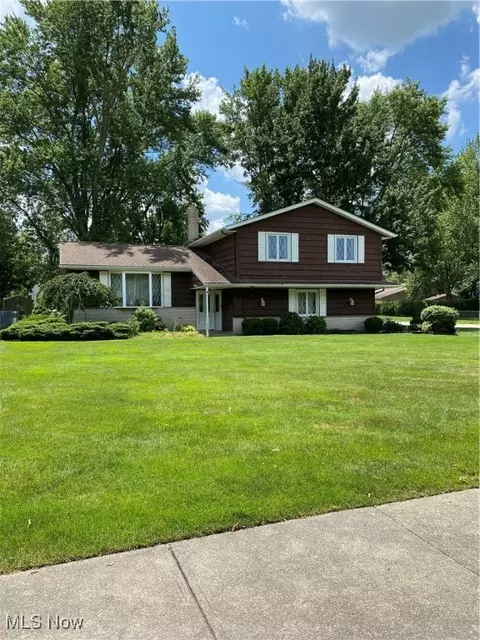32880 Arlesford Dr, Solon, OH 44139
