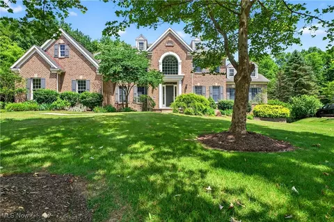 794 S Sussex Ct, Aurora, OH 44202