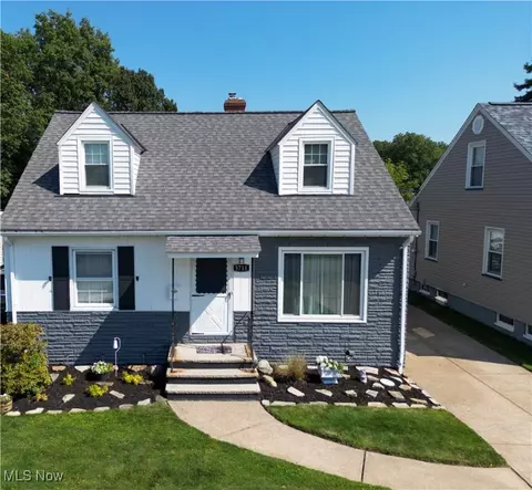 5711 W 54th St, Parma, OH 44129
