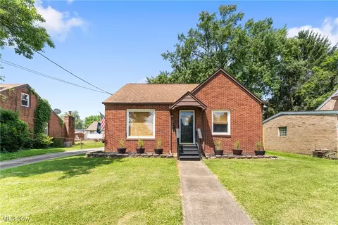 1515 Deville Ave NW, Canton, OH 44708