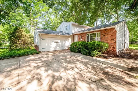 27680 Dunford Rd, Westlake, OH 44145