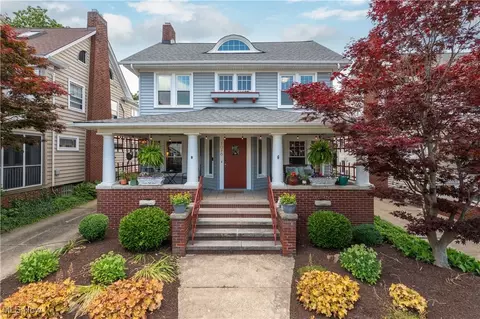 1076 Sylvan Ave, Lakewood, OH 44107