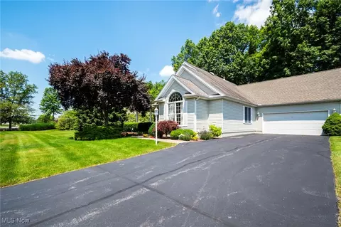 5240 Nashua Dr, Youngstown, OH 44515