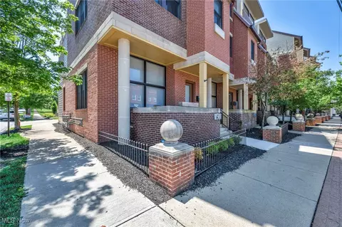 11901 Detroit Ave, Lakewood, OH 44107