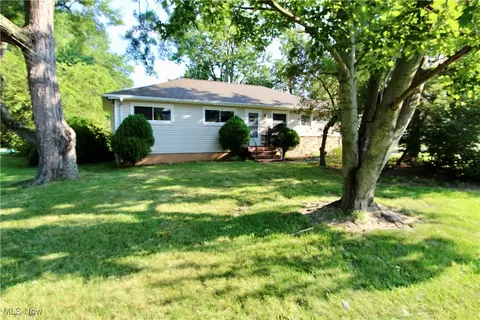 22420 Mastick Rd, Fairview Park, OH 44126