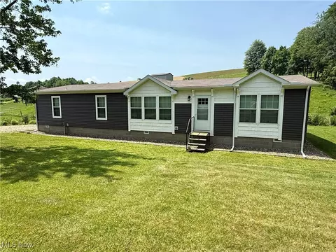2306 Gordon Rd NW, Dover, OH 44622