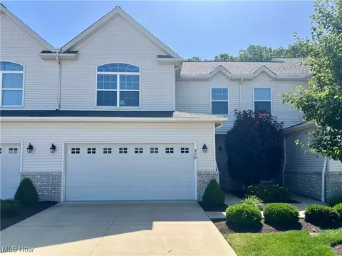 824 Wildberry Cir, Avon Lake, OH 44012