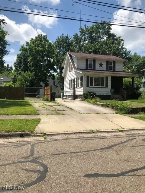 786 Sarcee Ave, Akron, OH 44305
