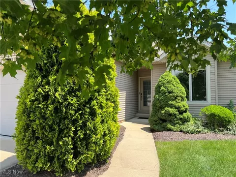 1321 Meadowbrook Dr, Dover, OH 44622