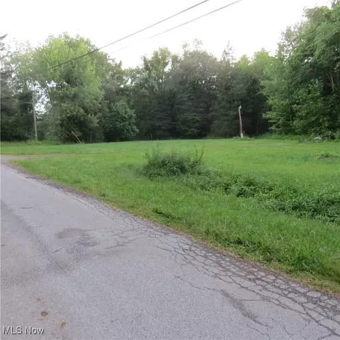 Goodland Street Se, Waynesburg, OH 44688