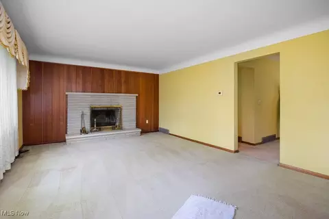39561 Robert Ln, Elyria, OH 44035 photo 4