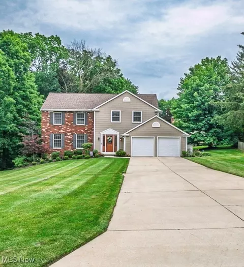 6379 Ledge Lake Ct, Concord, OH 44077