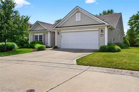 498 Water Pointe Ln, Brunswick, OH 44212