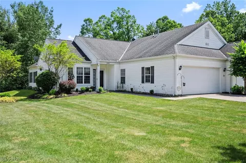 10882 Crossings Dr, Aurora, OH 44202