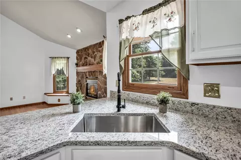 3578 County Line Rd, Madison, OH 44057 photo 8