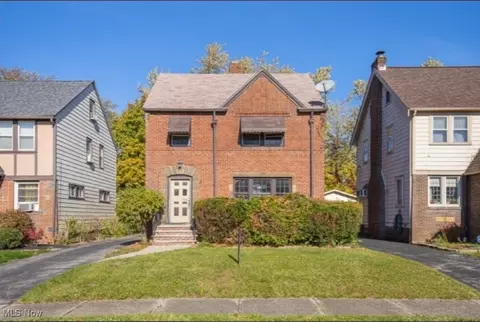 3575 Grosvenor Rd, Cleveland Heights, OH 44118