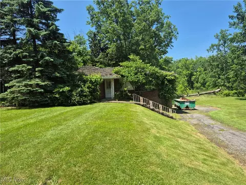 2390 Lost Nation Rd, Willoughby, OH 44094