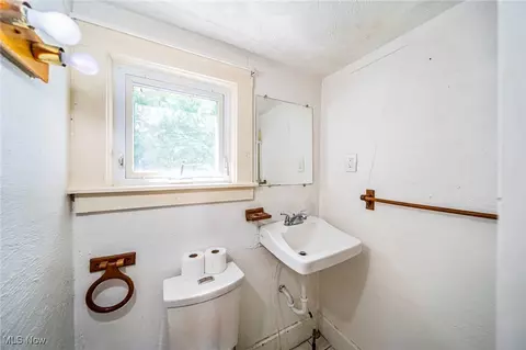 Bath - 5016 W Mapleton Beach Dr, Geneva, OH 44041 photo 2 of 2