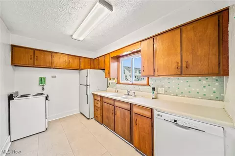 Kitchen - 5016 W Mapleton Beach Dr, Geneva, OH 44041 photo 1 of 1