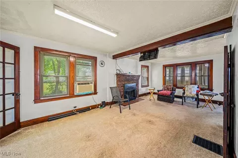 Living - 5016 W Mapleton Beach Dr, Geneva, OH 44041 photo 4 of 4