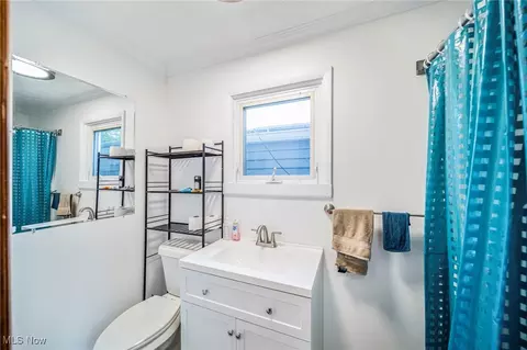 Bath - 5016 W Mapleton Beach Dr, Geneva, OH 44041 photo 1 of 2