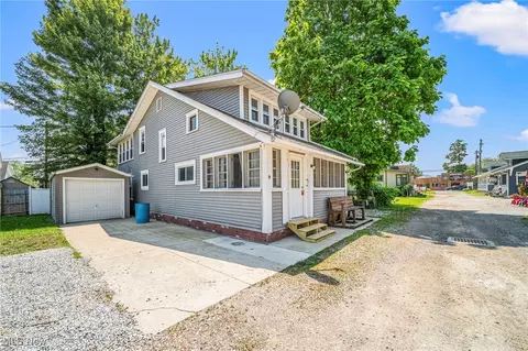 Exterior - 5016 W Mapleton Beach Dr, Geneva, OH 44041 photo 2 of 10