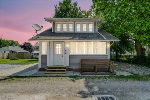 5016 W Mapleton Beach Dr, Geneva, OH 44041