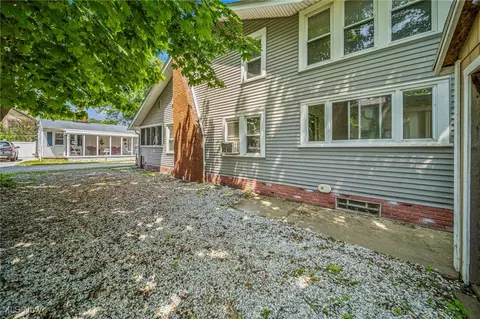 Exterior - 5016 W Mapleton Beach Dr, Geneva, OH 44041 photo 8 of 10